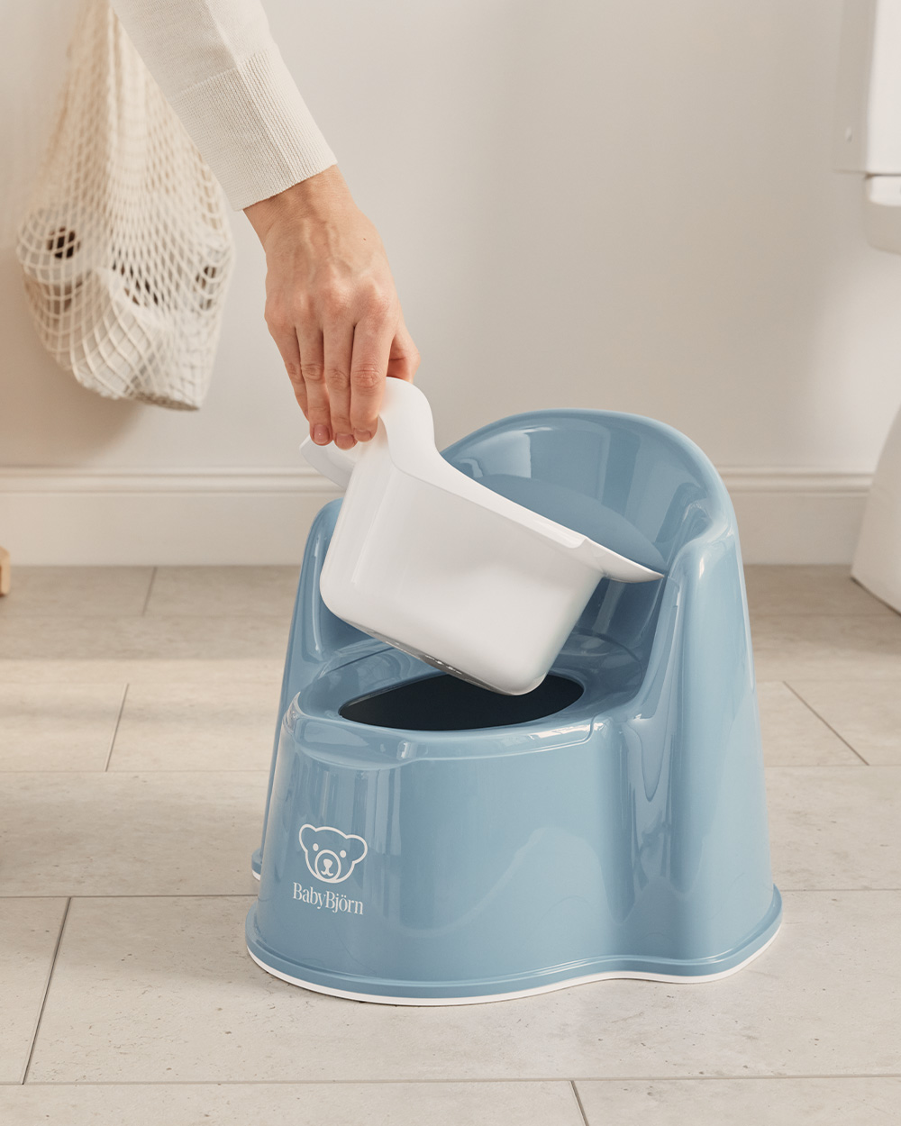 Pot fauteuil Coloris bleu profond/blanc Babybjörn