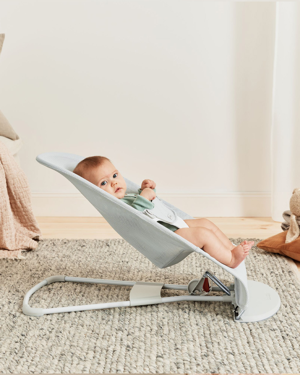 Transat Balance Soft Mesh Coloris argent/blanc Babybjörn