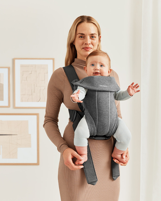 Porte-bébé Mini Jersey 3D Coloris gris foncé Babybjörn