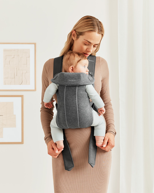 Porte-bébé Mini Jersey 3D Coloris gris foncé Babybjörn