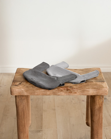 Bavoir porte-b&eacute;b&eacute; Harmony Coloris gris fonc&eacute;  Babybj&ouml;rn