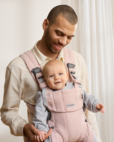 Porte-b&eacute;b&eacute; Harmony tiss&eacute; chin&eacute; Coloris rose clair  Babybj&ouml;rn