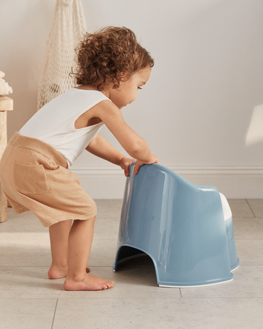 Pot fauteuil Coloris bleu profond/blanc  Babybj&ouml;rn