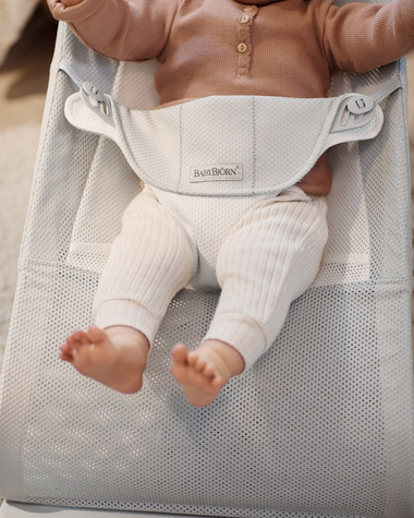 Transat Balance Soft Mesh Coloris argent/blanc  Babybj&ouml;rn