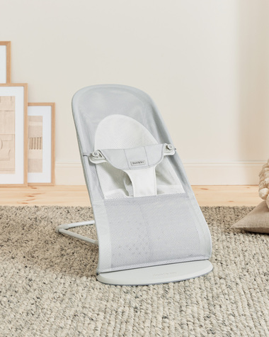 Transat Balance Soft Mesh Coloris argent/blanc  Babybj&ouml;rn
