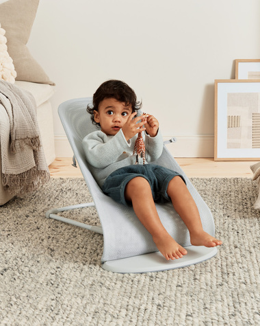 Transat Balance Soft Mesh Coloris argent/blanc  Babybj&ouml;rn