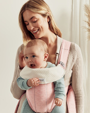 2 bavoirs porte-bébé Move et Mini Coloris blanc Babybjörn