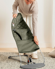 Transat Bliss tissé matelassage pétale Coloris vert foncé Babybjörn