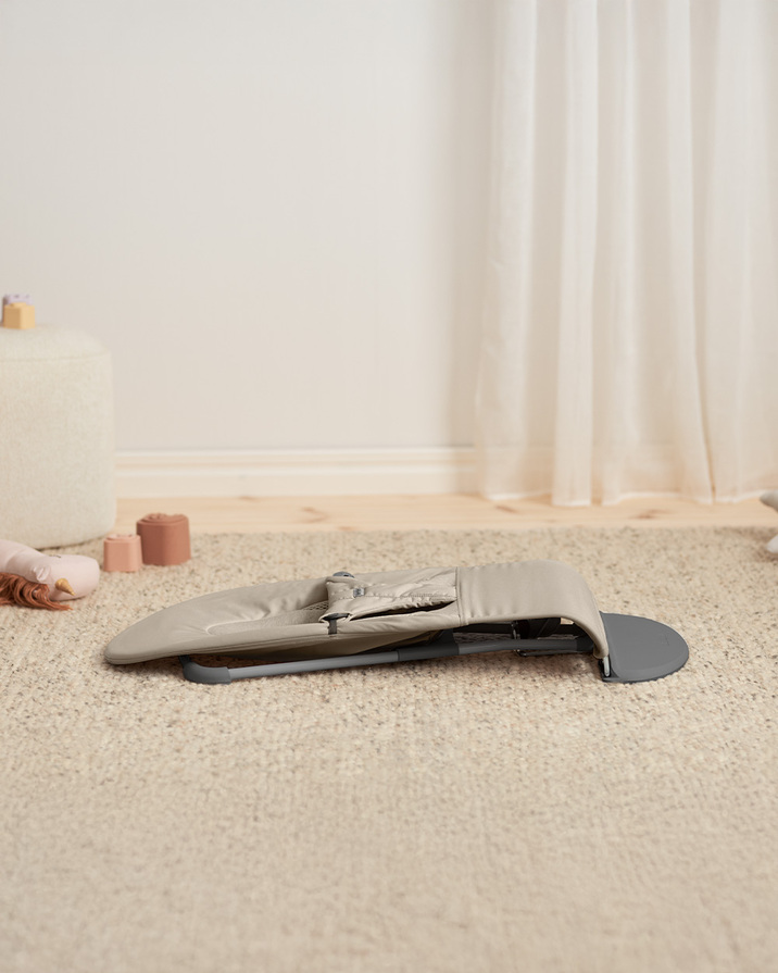 Transat Balance Soft jersey tissé Coloris gris sable Babybjörn
