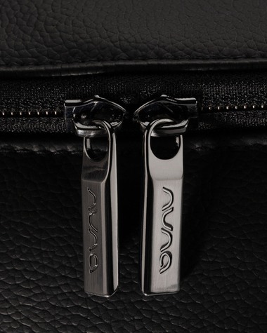 Sac &agrave; dos Essential Coloris caviar  Nuna
