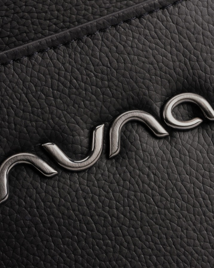 Sac à dos Essential Coloris caviar Nuna