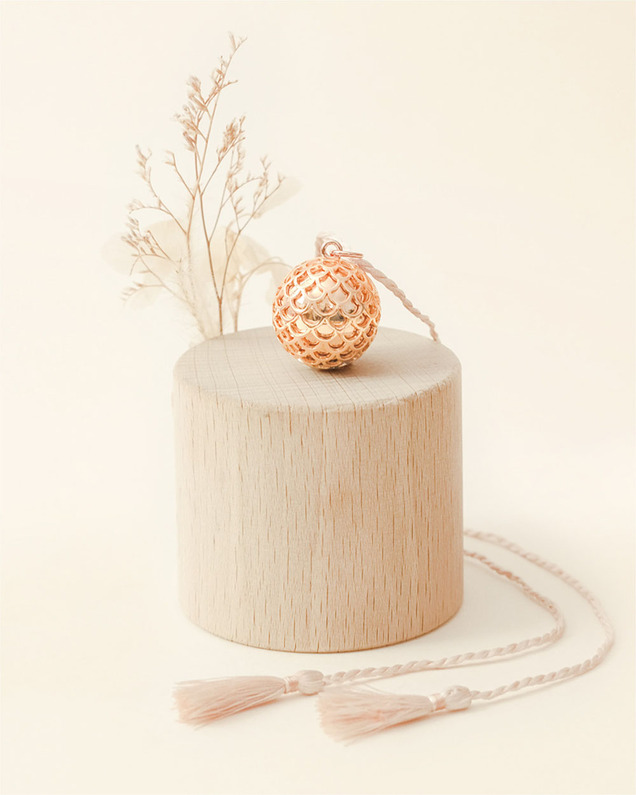 Bola de grossesse Source Coloris Or rose sur cordon Ilado