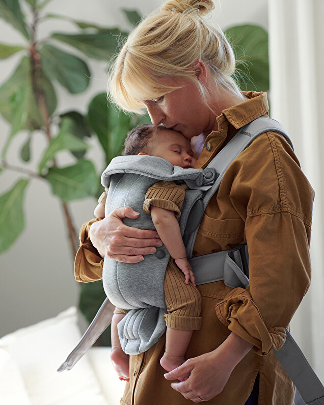 Porte-bébé Mini Jersey 3D Coloris gris clair Babybjörn