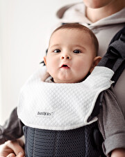 Bavoir porte-b&eacute;b&eacute; Harmony Coloris blanc  Babybj&ouml;rn