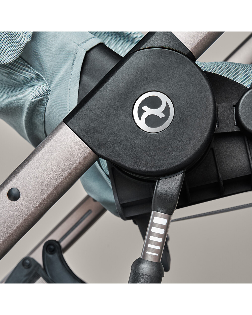 Poussette Balios S Lux Coloris moon black  Cybex