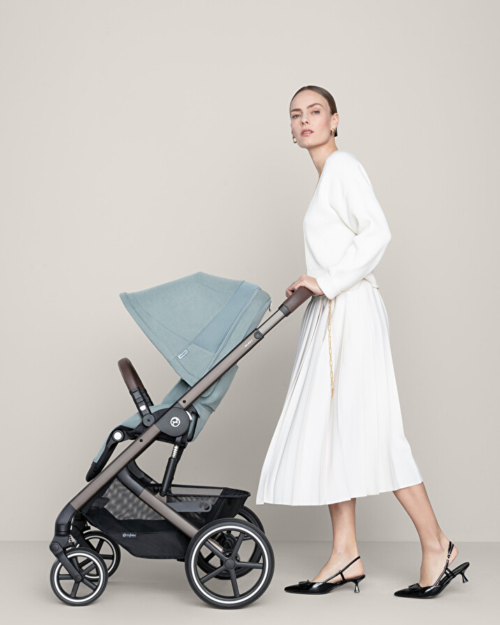 Poussette Balios S Lux Coloris moon black  Cybex